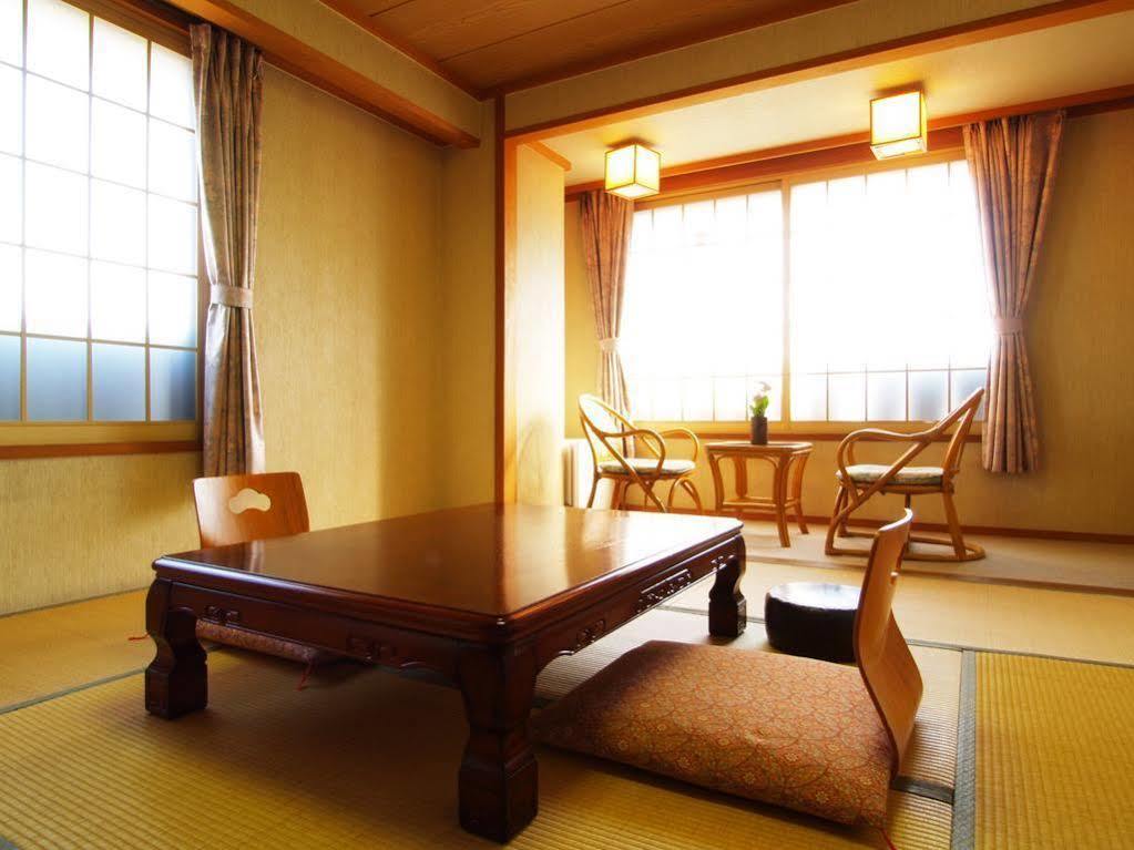 Bergtour Marukita Hotel Hakuba Bagian luar foto